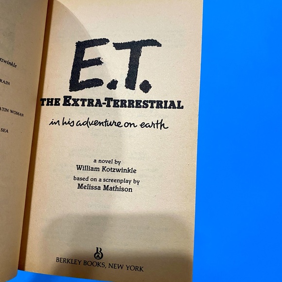 E.T. THE EXTRA TERRESTRIAL VTG 1982 A STEVEN SPIELBERG FILM PAPERBACK BOOK 244p. - Picture 9 of 13